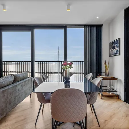 Apartment Luxurious Oceanfront - New Listing! Reykjavik