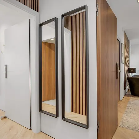 Luxurious Oceanfront - New Listing! Apartment