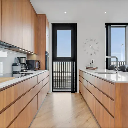 Apartment Luxurious Oceanfront - New Listing! Reykjavik