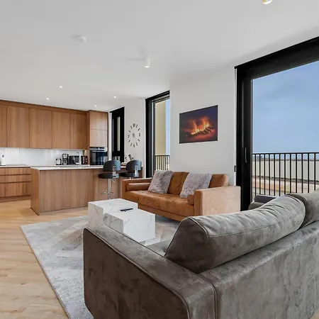 Apartment Luxurious Oceanfront - New Listing!