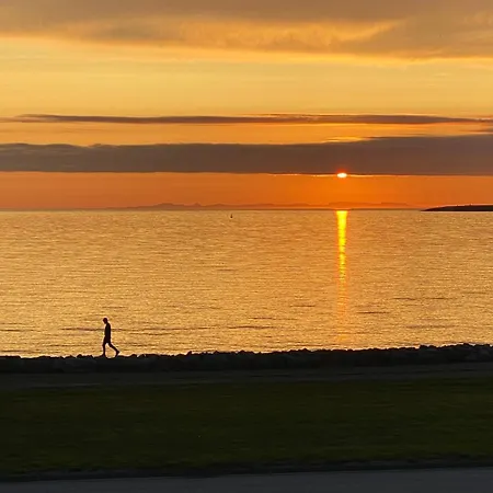 Luxurious Oceanfront - New Listing! Apartment Reykjavik